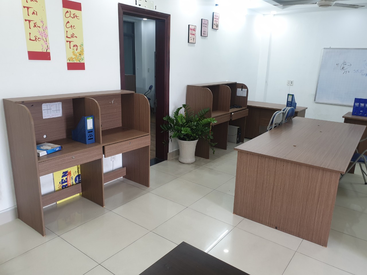 Thu mua bàn làm việc văn phòng