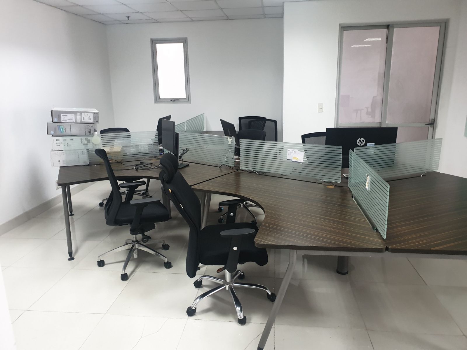 Thu mua thanh lý bàn ghế văn phòng quận Tân Bình